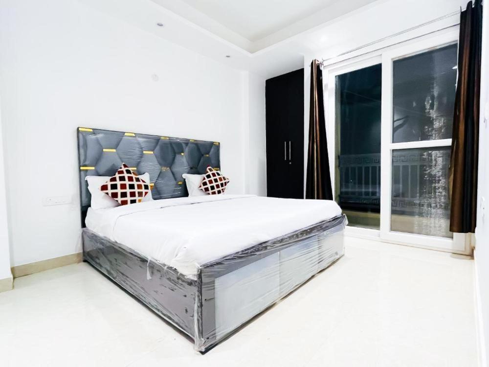 Hotel 24By7 New Delhi Exterior photo